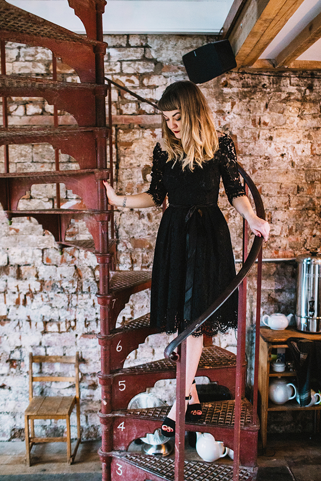 vintage inspired christmas party outfit audrina dress joanie the forge bristol blogger fashion blogger lauren jayne hall photographer