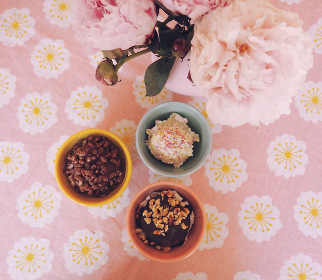 3 Ways to Eat Vegan Ice Cream with Alpro : being little. vegan ice cream recipes ice cream sandwich cereal krispie treat cornflake cake alpro hazelnut chocolate vanilla being little bristol uk lifestyle food blogger
