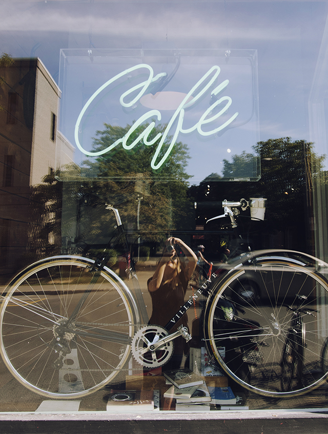 solo uk female travel blog blogger to montreal canada